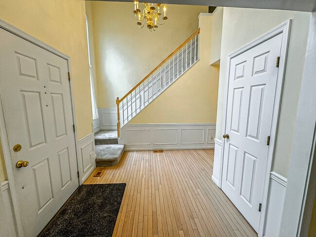 Building Photo - Fantastic 4 Bed 3.5 Bath Colonial Home Sitting On A Large Private Lot In Desired Old Bridges Estates