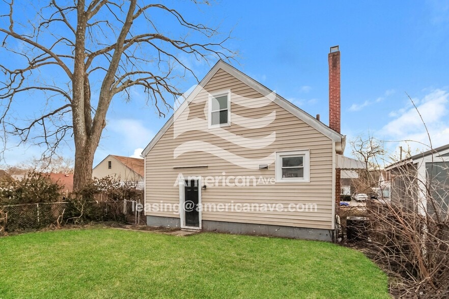 Building Photo - 1826 Catalpa Ave