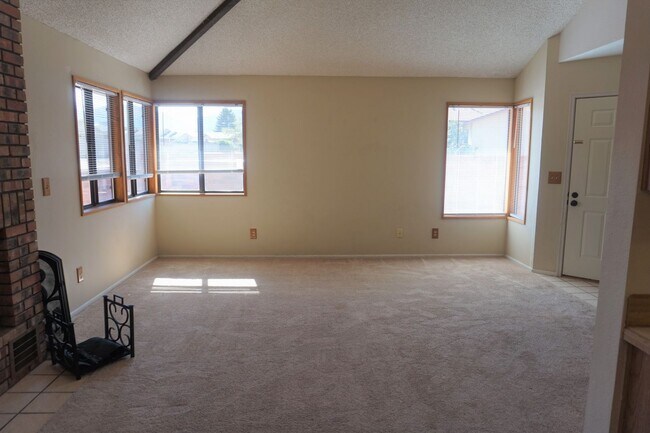 Building Photo - Corner Unit with large patio