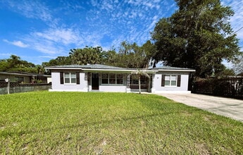 Building Photo - 1510 Altaloma Ave