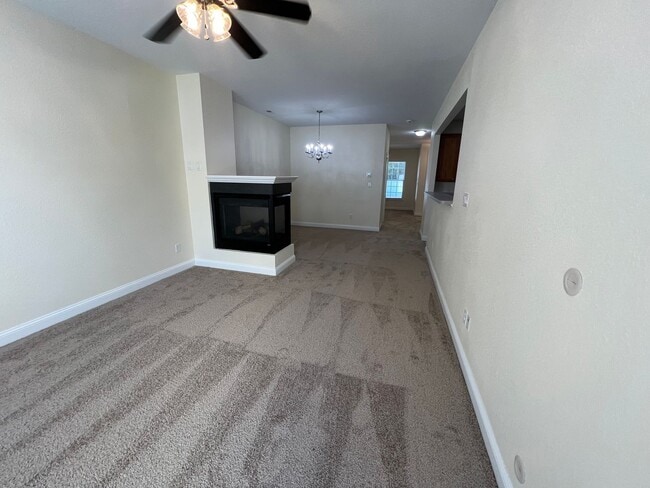 Building Photo - 940 Sugar Oak Dr