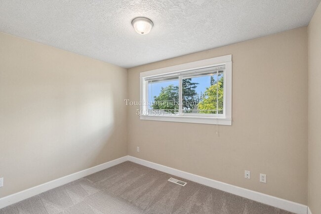 Building Photo - Inviting West Linn 4 Bed Home with Wood Fireplace, Deck, and 2-Car Garage