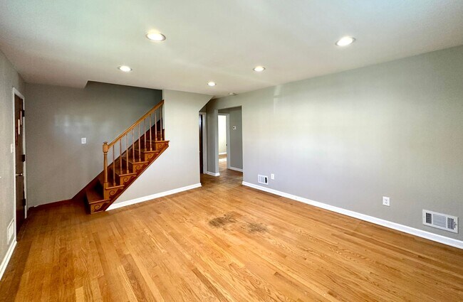 Building Photo - Charming 3 Bedroom/1 Bathroom Home in Essex, Baltimore, MD!