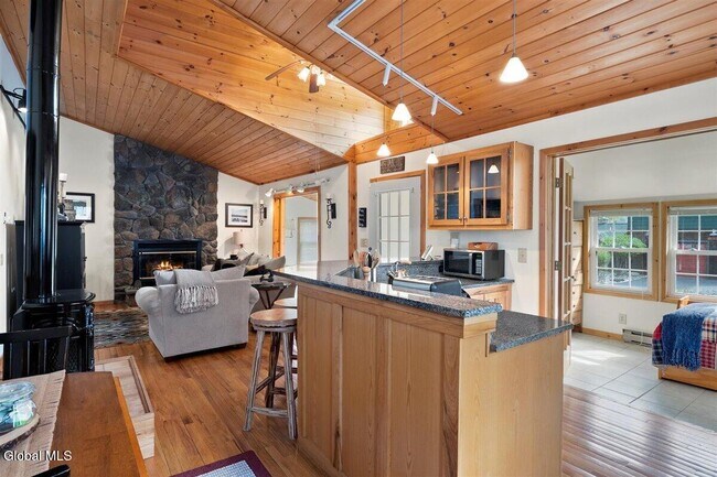 Building Photo - 27 Holly Ln