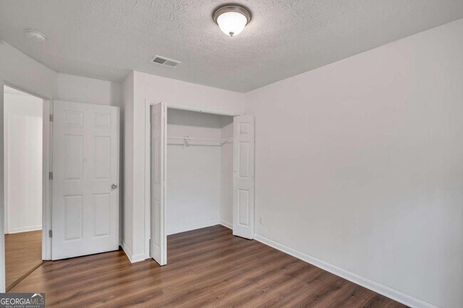 Building Photo - 1903 Whitehall Forest Ct SE