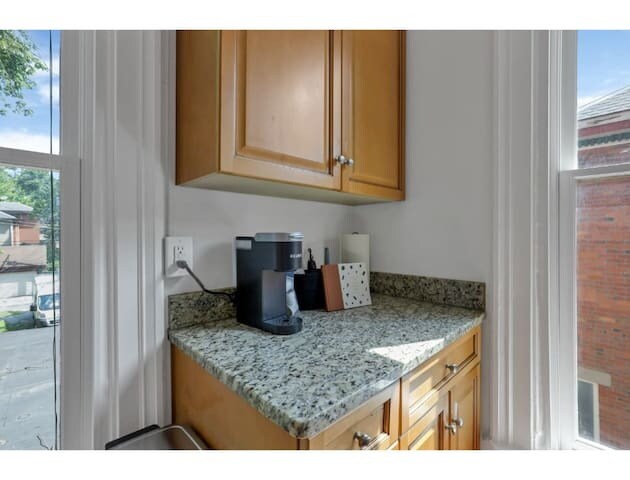 Building Photo - The Artist's Apt. | 2BR | Short North | +Parking