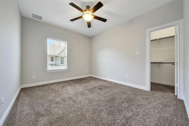 Building Photo - 18323 Parkview Point Dr