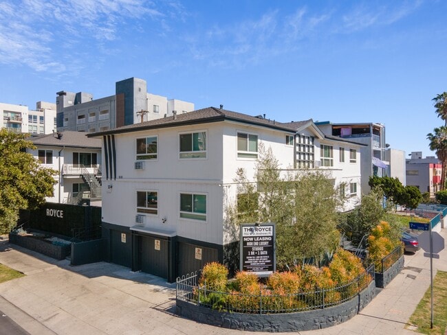 Building Photo - 3850 W 7th St