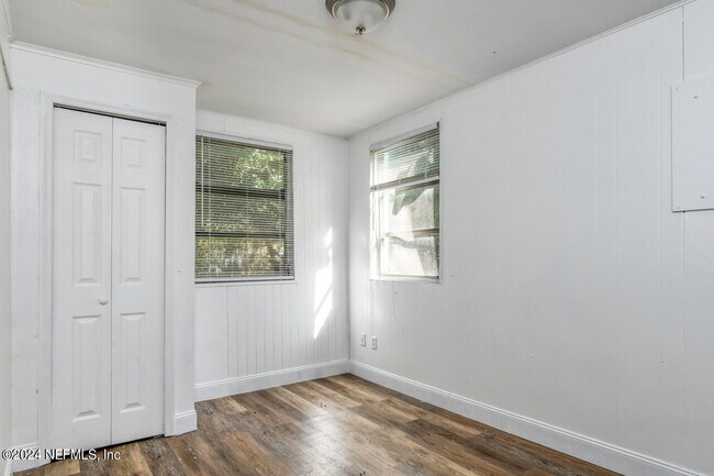 Building Photo - 1265 W 26th St