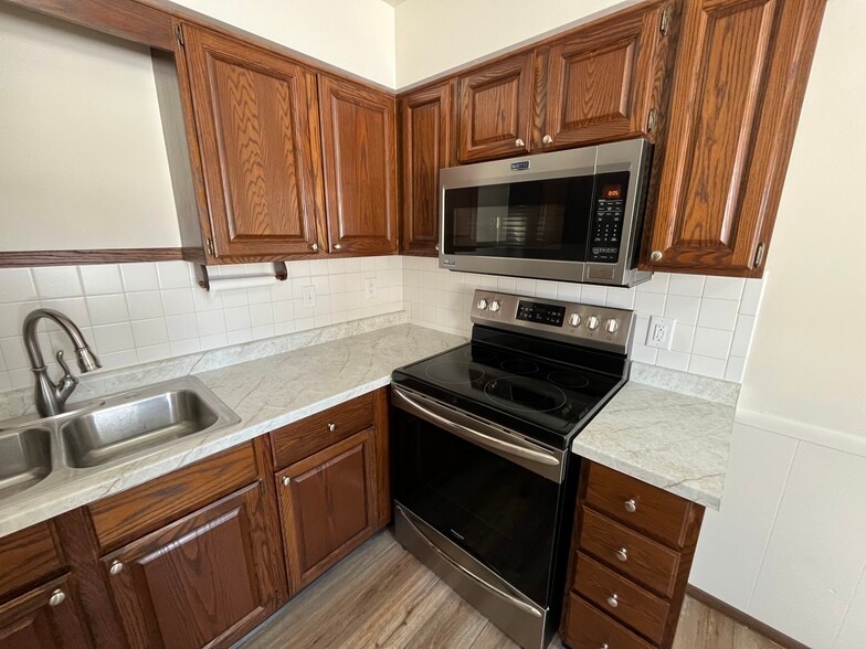 Building Photo - 484 W 30th St