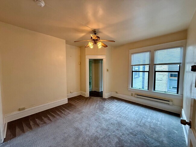 Building Photo - WESTLING EAST PIKE APARTMENTS