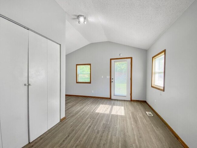 Building Photo - 6608 E 67th St