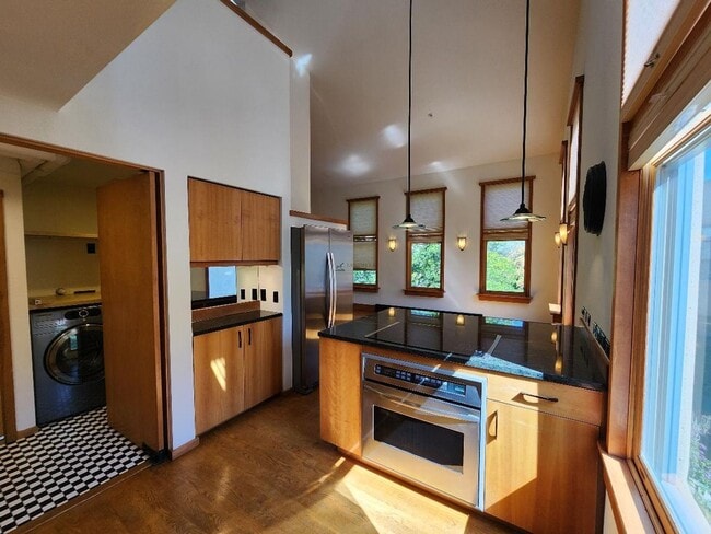 Building Photo - 3600 Cerrillos Rd