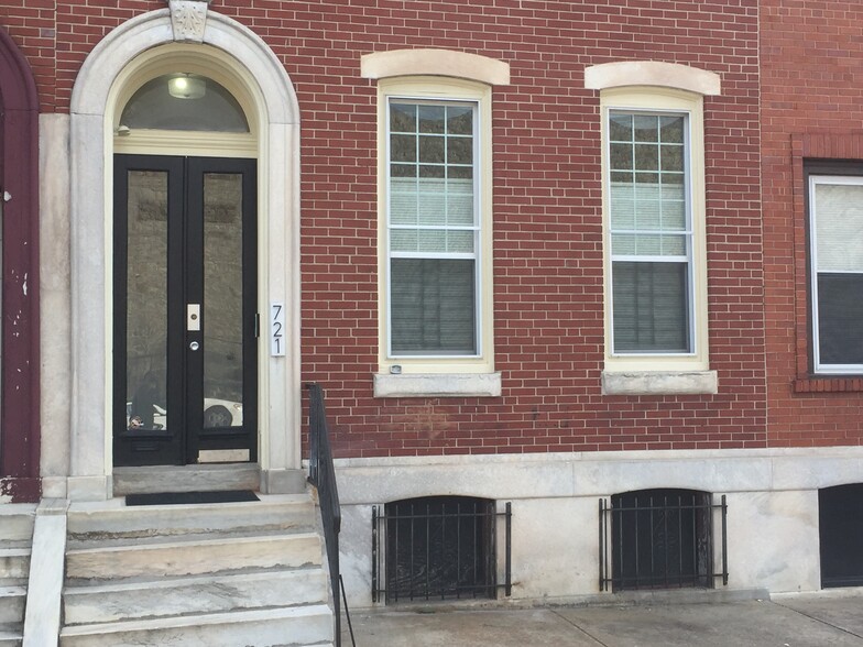 721 Corinthian Ave. entrance - 721 Corinthian Ave