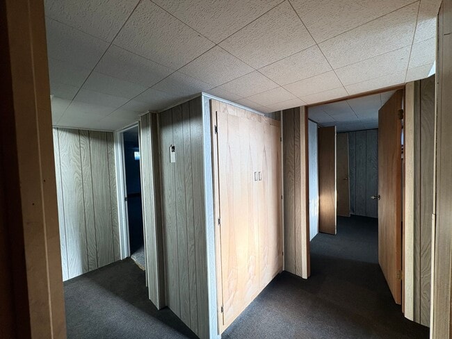 Building Photo - 437 Circleway Dr