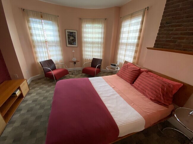 Building Photo - 116 W Newton St