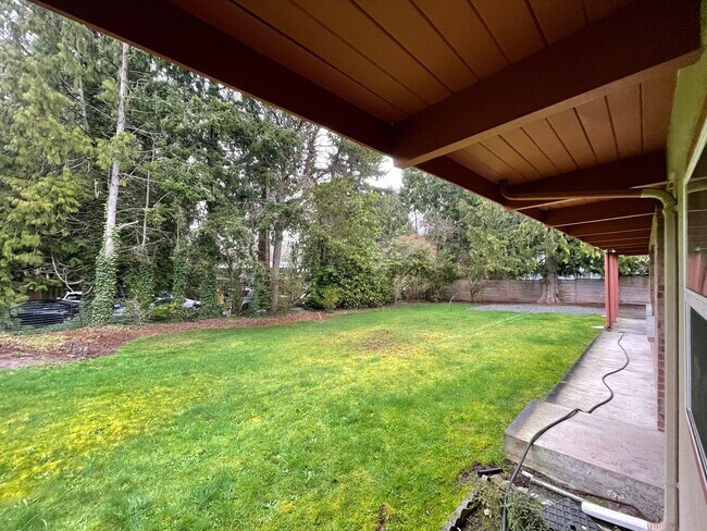 Building Photo - Spacious 4 Bed / 3 Bath Remodeled Rambler | Large Yard + Outbuildings + Minutes to Marina Desirab...