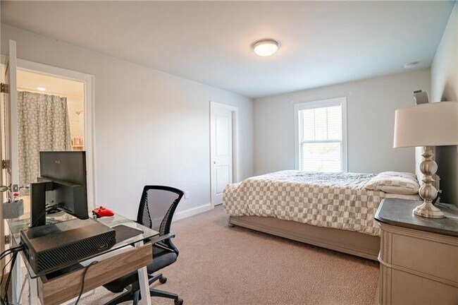 Building Photo - 6505 Trailway Trace