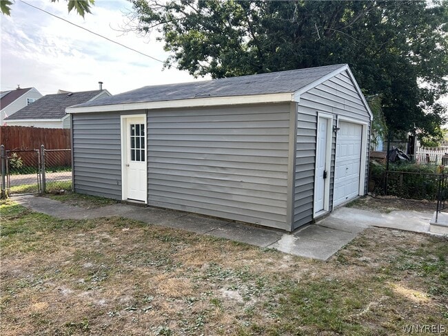 Building Photo - 165 Roland Ave