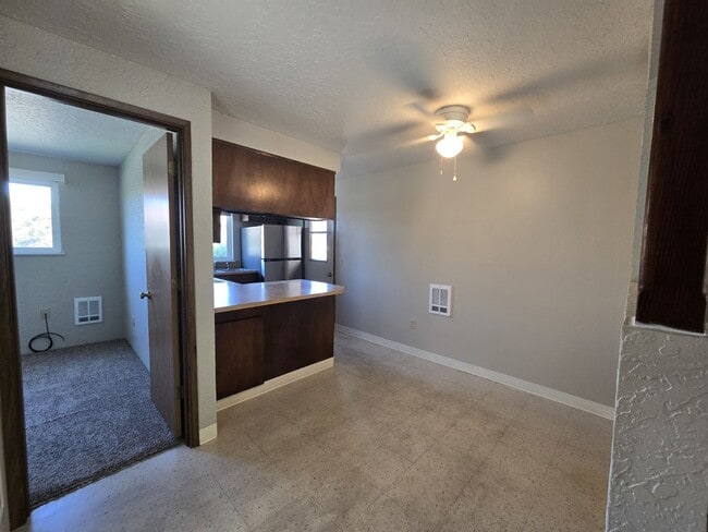Building Photo - 124 NE Atkinson Ct