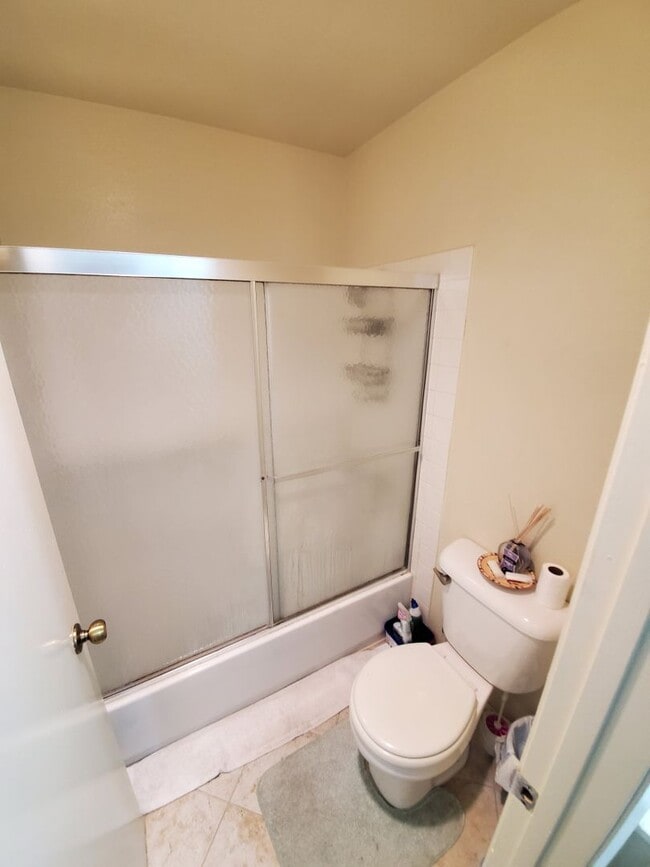Building Photo - Beautiful 2BD/2BA Townhome in the Heart of University City - 2 Car Garage - Washer/Dryer - Quiet ...