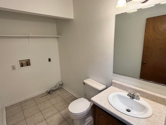 Building Photo - 32 7th Ave