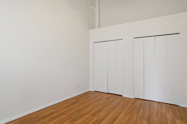 Building Photo - 2BR/1BA Townhome, Broadway & Alma School