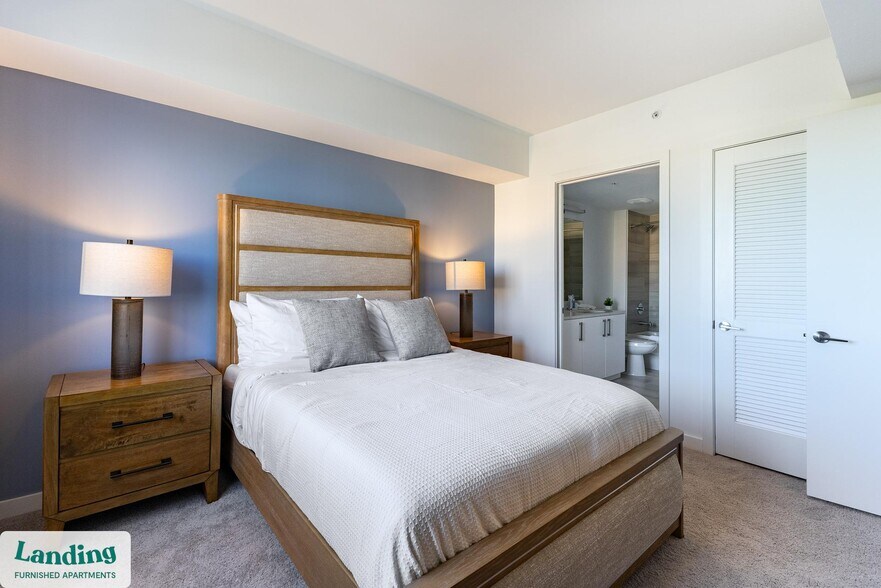 Building Photo - 200 NE 1st Ave