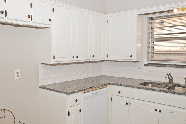 Building Photo - 3208 SE 56th St