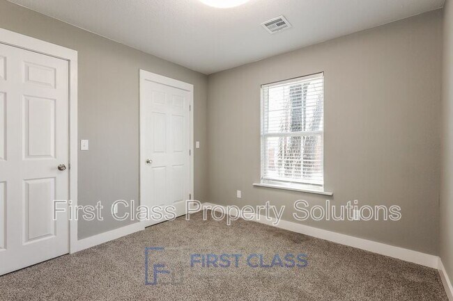 Building Photo - 3605 NW 52nd St