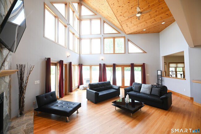 Building Photo - 19 Longview Dr