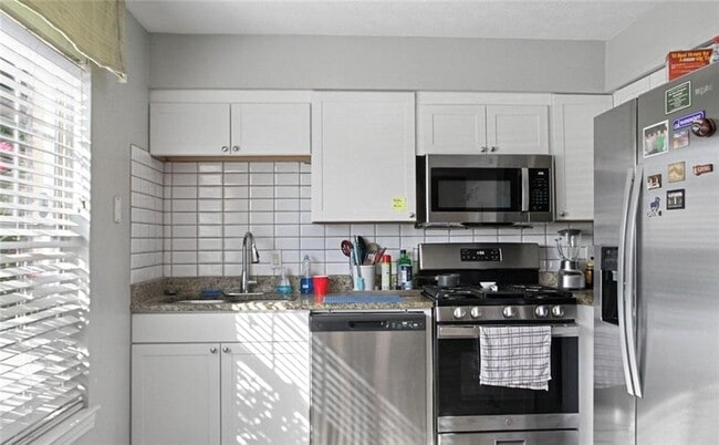 Building Photo - 6980 Roswell Rd