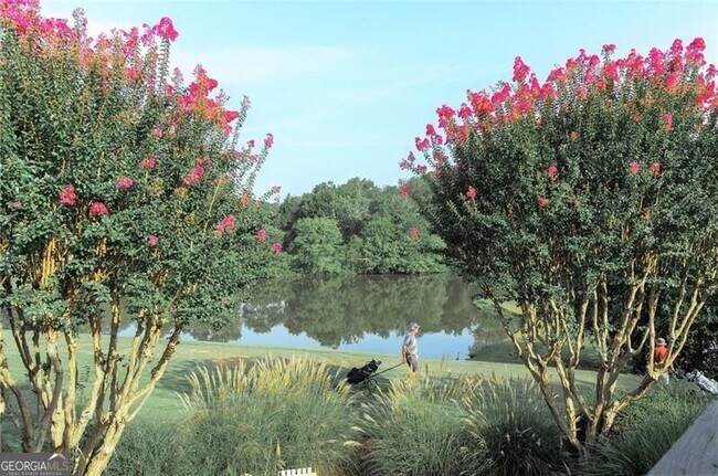 Building Photo - 75 Montre Square NW