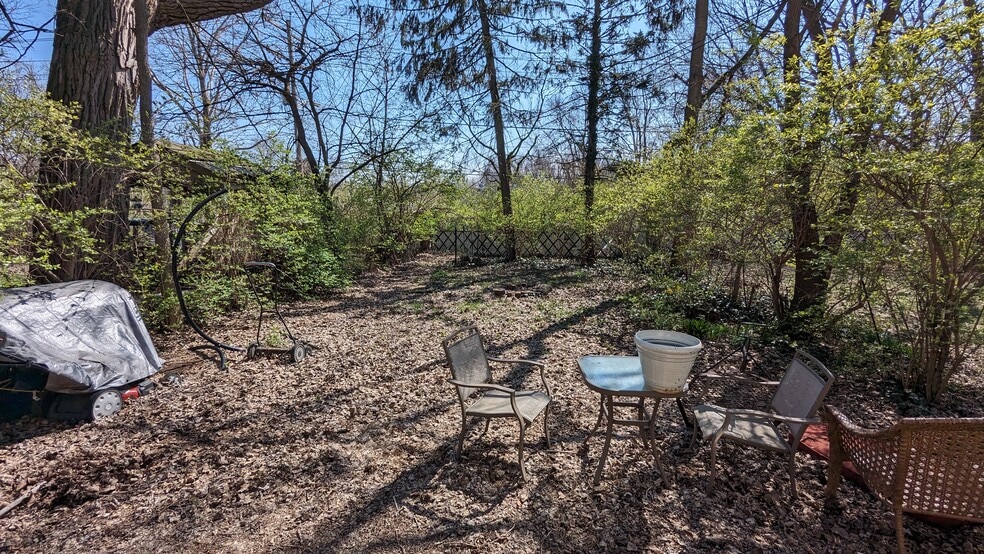 Building Photo - 271 W Lakeview Ave