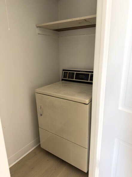 Building Photo - 133 S Main St