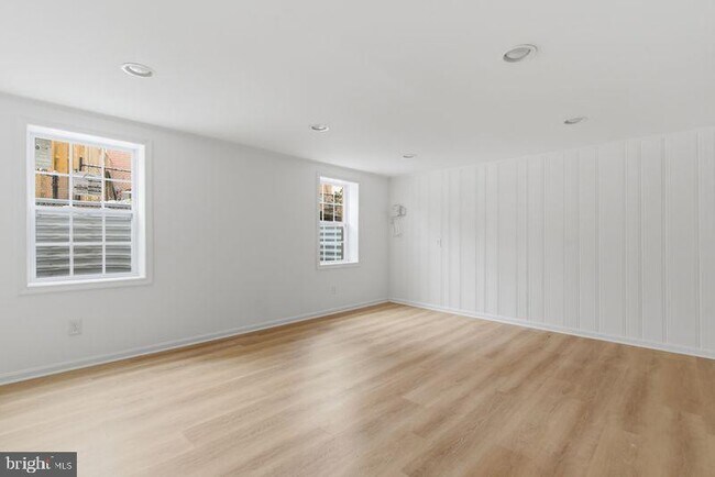 Building Photo - 4813 20th Pl N