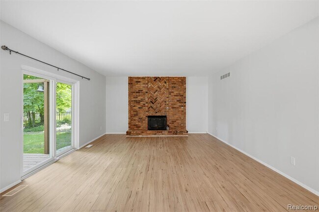Building Photo - 1880 Welling Dr