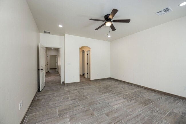 Building Photo - 305 Wall Ave