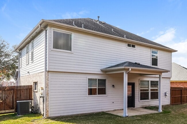 Building Photo - 21902 Willow Shadows Dr