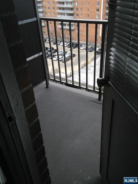 Building Photo - 160 Overlook Ave