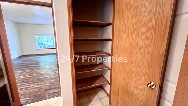 Building Photo - Beautiful 3 BD | 2.5 BA Duplex in Wine Cou...