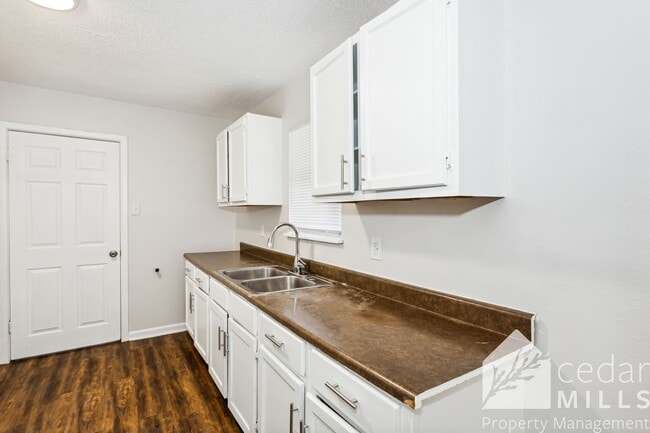 Building Photo - 2 bedroom home, GET 1/2 OFF 1ST MONTH!