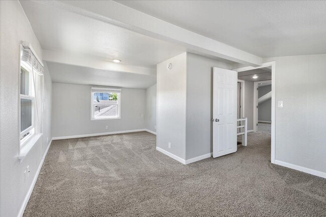 Building Photo - 1511 McDougall Ave