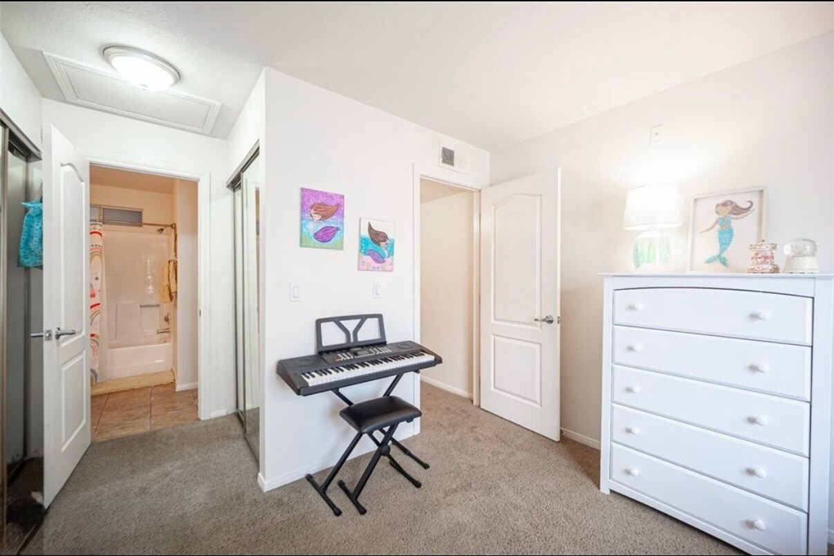 Building Photo - 2110 Sealion Dr