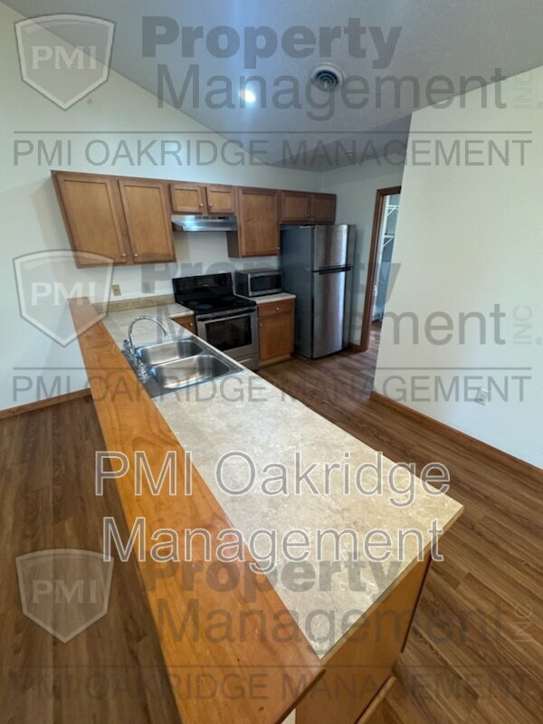 Building Photo - 107 Meadow Dr