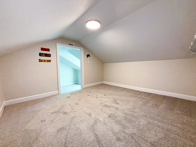 Building Photo - Charming Cape Cod in Columbus | 3BR, Updat...