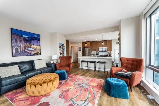 Building Photo - 25 Christopher Columbus Dr