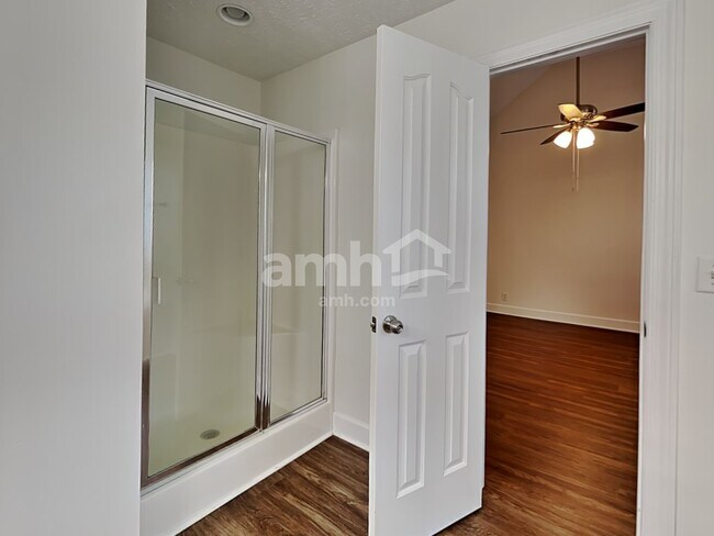 Building Photo - 1725 Kinsale Ave