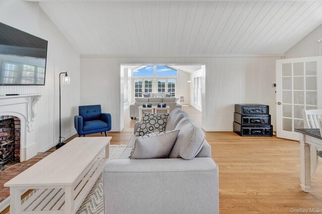 Building Photo - 1 Watersedge Dr