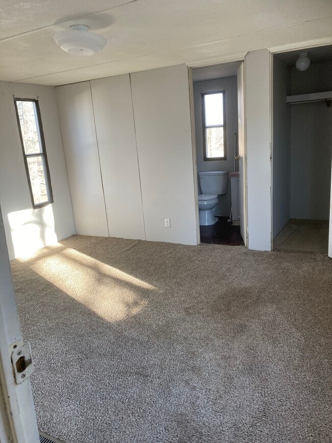 Building Photo - Small Rd Park